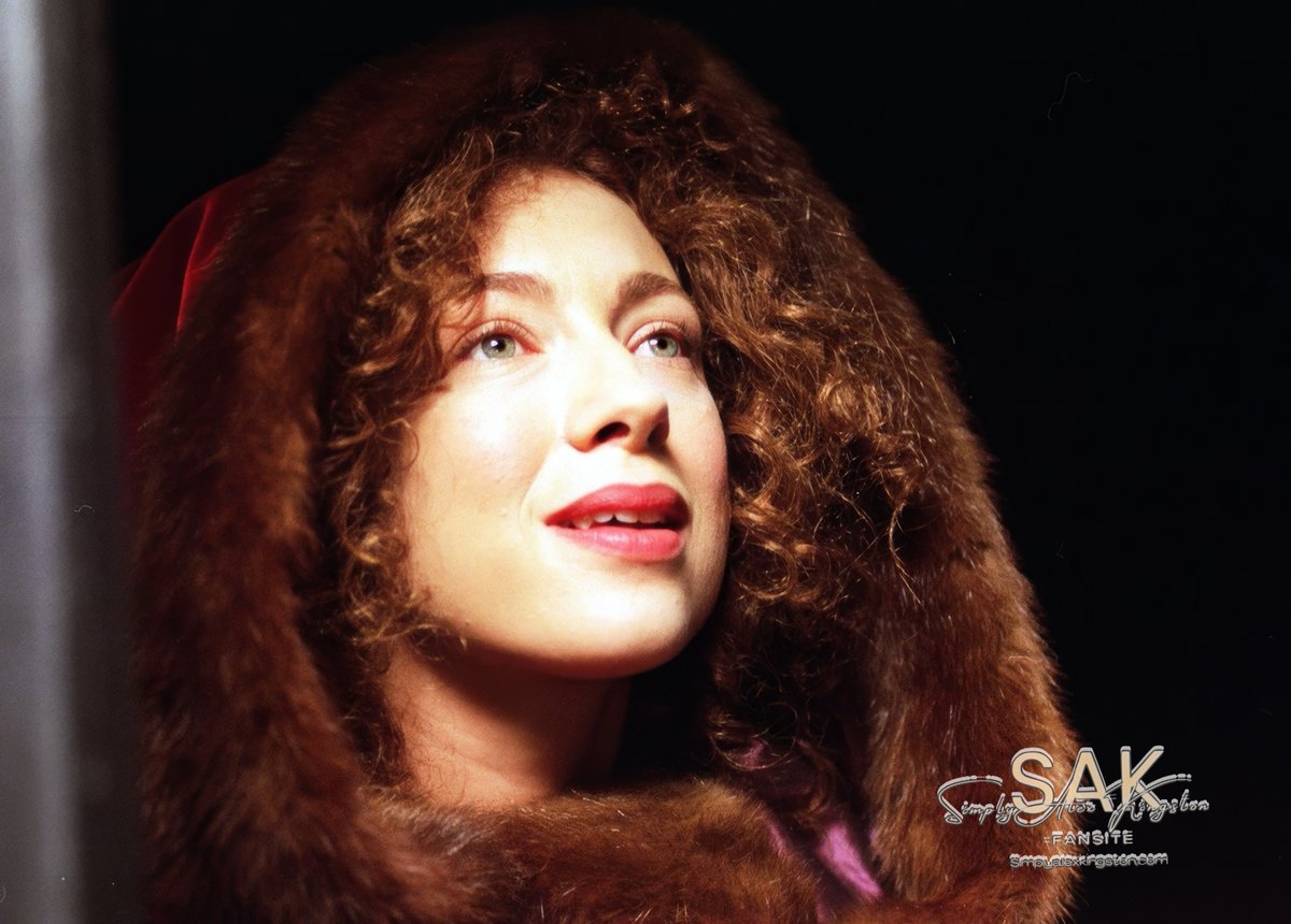 Full HQ in gallery
simplyalexkingston.com/gallery/thumbn…