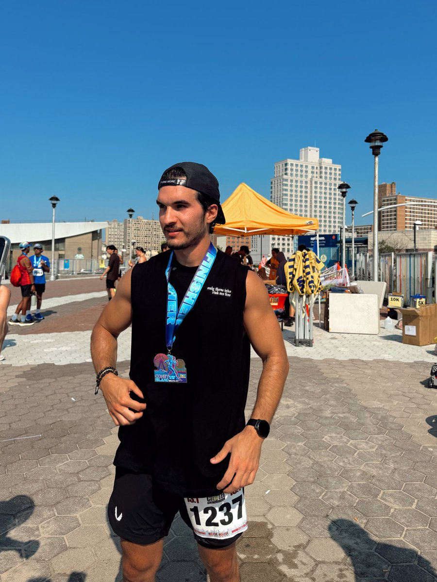 adrianberisha_'s tweet photo. Completed my first official half marathon last weekend at Coney Island 🎡

Lots of room for improvement. Starting to really enjoy this running thing. On and up🤘🏼 https://t.co/KdUohaHVuU