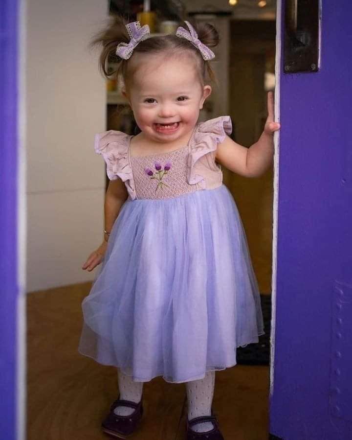 afra_art56's tweet image. Today is my birthday and 
I can get 1 Retweet🔄 and follow❤️ me happy birthday wishes. 🎉🎊🎈