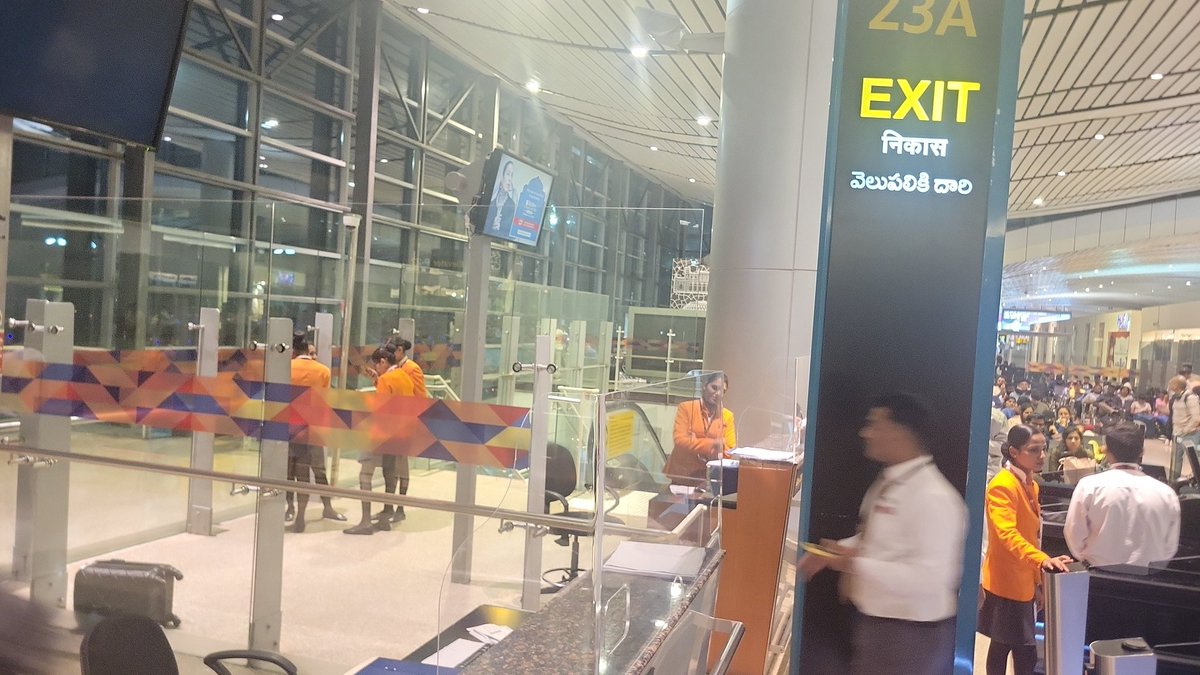 shravankvs's tweet photo. @Saggitarius9697 @etihad Its supposed to start at 9 20 but no proper response even now at 12 50. No food or refreshments. No plan of action #etihad https://t.co/tB2mxv2bOS