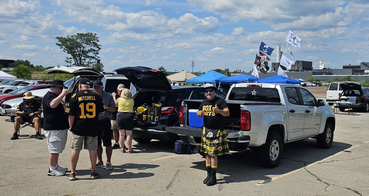 Oskee Wee Wee <a href="/Ticat/">Hamilton Tiger-Cats</a> Fans #ArgosSuck