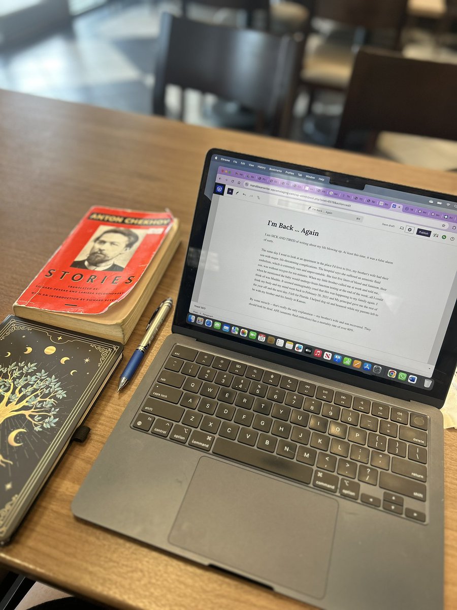 dividedgrlomine's tweet photo. Visited my home away from home — @BNBuzz — to get some writing done ✍🏻 hoping to get a **NEW** blog post out next week :) #writing #writingcommunity #writinglife #writer #writers #writersofinstagram #blogger #bloggersofinstagram #barnesandnoble #mandibean #author https://t.co/7w4AXhhu7b