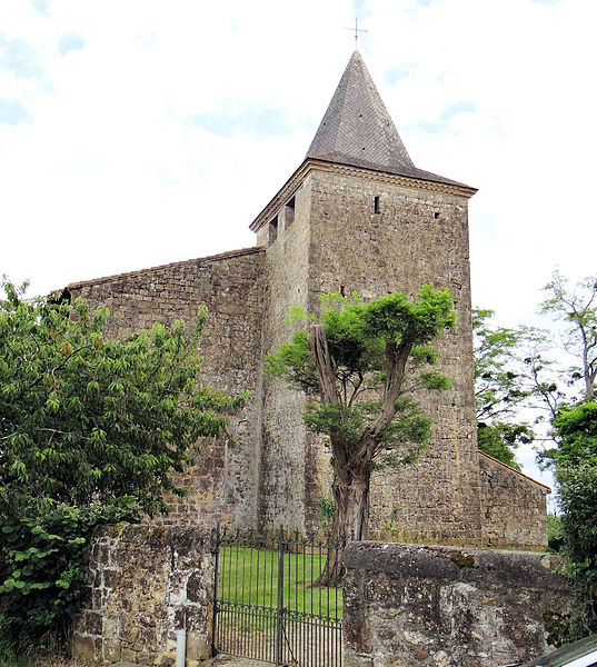 MonumentumFr's tweet photo. Eglise Saint-Jacques de Fromentas à #Aignan (#Gers) L'emban est intérieurement cerné par une banquette de pierre qui devait servir aux réunions de la communauté. Un mur élevé à l'ouest protège l'avant-porche de...
Suite 👉 https://t.co/z8xg8u6uMS
#Patrimoine #MonumentHistorique https://t.co/O2LmWkMYMP