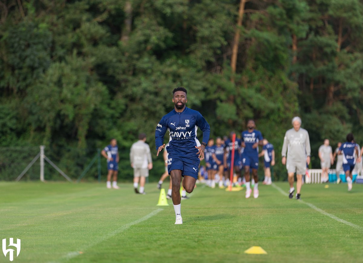 Alhilal_FC's tweet photo. 🗒️ نعود للتدريبات بعد الودية الأولى ⚽️💙
#الهلال https://t.co/xecL8gIT3O