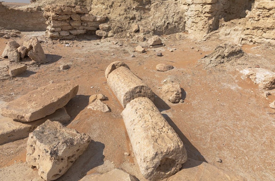 الموقع - الفاو في نجد 🇸🇦

أكتشاف مسرح و نظام ري معقد يحتوي على قنوات وصهاريج والتي كانت تستخدم لري العديد من الحقول الزراعية. وتم أكتشاف بقايا مستوطنات بشرية من العصر الحجري عمرها 8000 عام، بالإضافة إلى 2807 مقبرة تعود لفترات مختلفة منتشرة في جميع أنحاء الموقع، والتي تم توثيقها