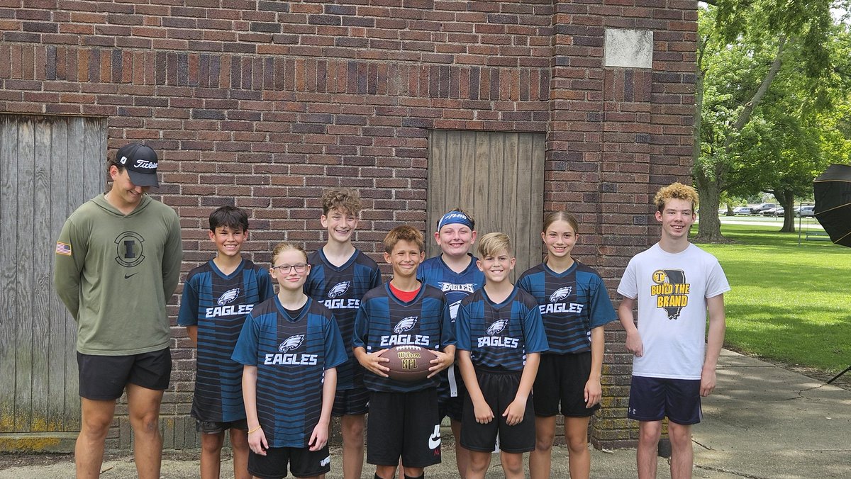 TuscolaFlag/217YouthUnited (@nfltuscola) on Twitter photo We want to take a moment and thank <a href="/henryboyer17/">Henry Boyer</a> and <a href="/ArkinTanner/">Tanner Arkin</a> from <a href="/IlliniFootball/">Illinois Football</a> for volunteering to Coach this Season. Your dedication to the kids was amazing and appreciated! Good luck this season!🧡💙 We want to take a moment and thank <a href="/henryboyer17/">Henry Boyer</a> and <a href="/ArkinTanner/">Tanner Arkin</a> from <a href="/IlliniFootball/">Illinois Football</a> for volunteering to Coach this Season. Your dedication to the kids was amazing and appreciated! Good luck this season!🧡💙