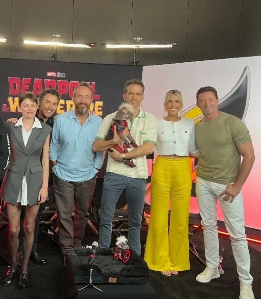 JackmansLanding's tweet image. The promo "work" is continuing today, and one main takeaway so far is that we are grateful for these new white jeans. 😳 

📷: jakestakes, blackgirlnerds, Hugh's Stories

#deadpoolandwolverine #junket #hughjackman