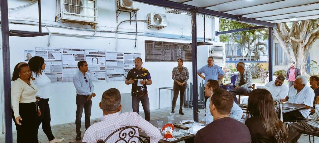 CemRaul's tweet photo. CEM RAÚL LEONI, en el taller jurídico electoral, organizado por la secretaría de profesionales y técnicos del Ces Carabobo, con nuestro compañeros y compañeras abogados del partido y diferentes profesionales de otras áreas interesadas en el conocimiento de la defensa del votó. https://t.co/FxxrMHik8Y