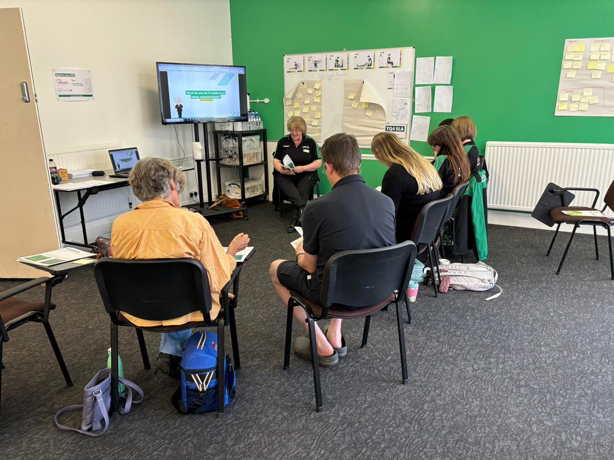 SueAyre3's tweet photo. Youth Leader Principle / second week running - lots of lovely trained leaders ….Paignton this week #stjohnambulance #stjohnpeople https://t.co/CYJ3t4FELI