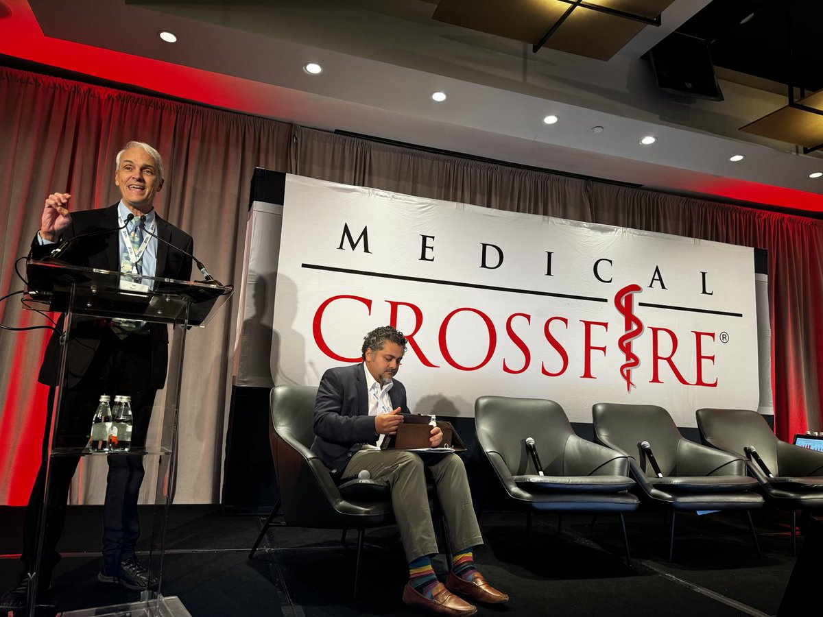 JoshuaRichterMD's tweet photo. @TomBmt133 walking us through strategies for newly diagnosed myeloma at #gotoper #MXH @szusmani chairing ! #mmsm https://t.co/VO8Qd1R1hk