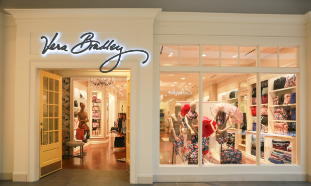 BetaMoroney's tweet photo. #VeraBradley CEO: #Customization and #InteractiveExperiences Transform In-Store Journey
#XR #AR #VR #generativeai #data #digitaltransformation #techspo #Ai4 #BHUSA #IFABerlin
https://t.co/fYX4Wqd1eG https://t.co/dcJ0hEFtxG