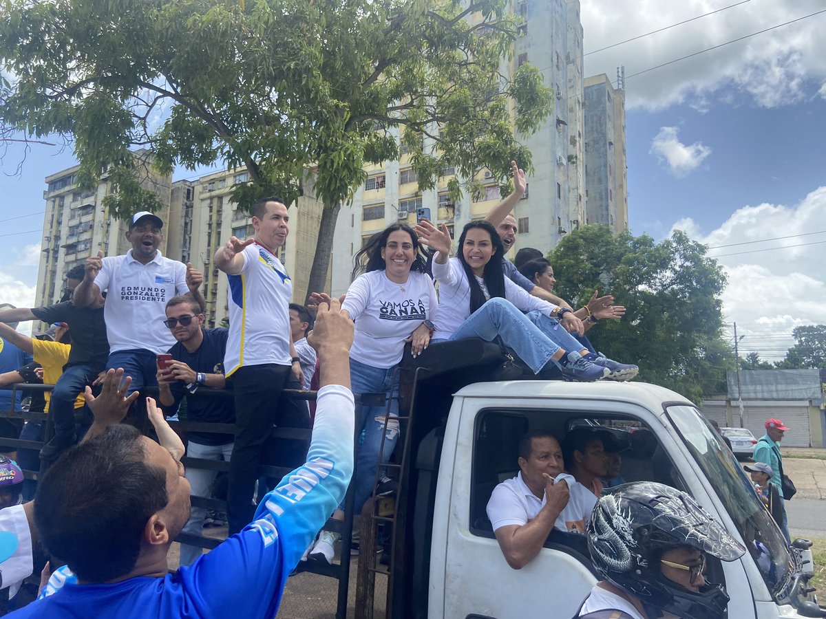 MonagasAD's tweet photo. AD en Resistencia presente el día de hoy en el cierre de campaña en cara a las elecciones del 28 de Julio por el cambio de nuestro país y llevar a la presidencia a @EdmundoGU con la visita de nuestra compañera @MariaCorinaYA y nuestro Líder @PieroMaroun ¡Vamos a Ganar! 🇻🇪 https://t.co/3orHUSYdhD