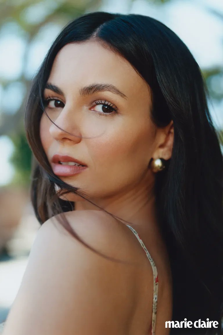 VJGermany_'s tweet photo. Victoria Justice talks about being an independent artist:

“Being independent is hard because I’m fully self-funded. I’m not gonna get the major label push or get on the playlist spots that all the other artists get. There’s pros and cons to it.” https://t.co/BZ5wnfqNEJ