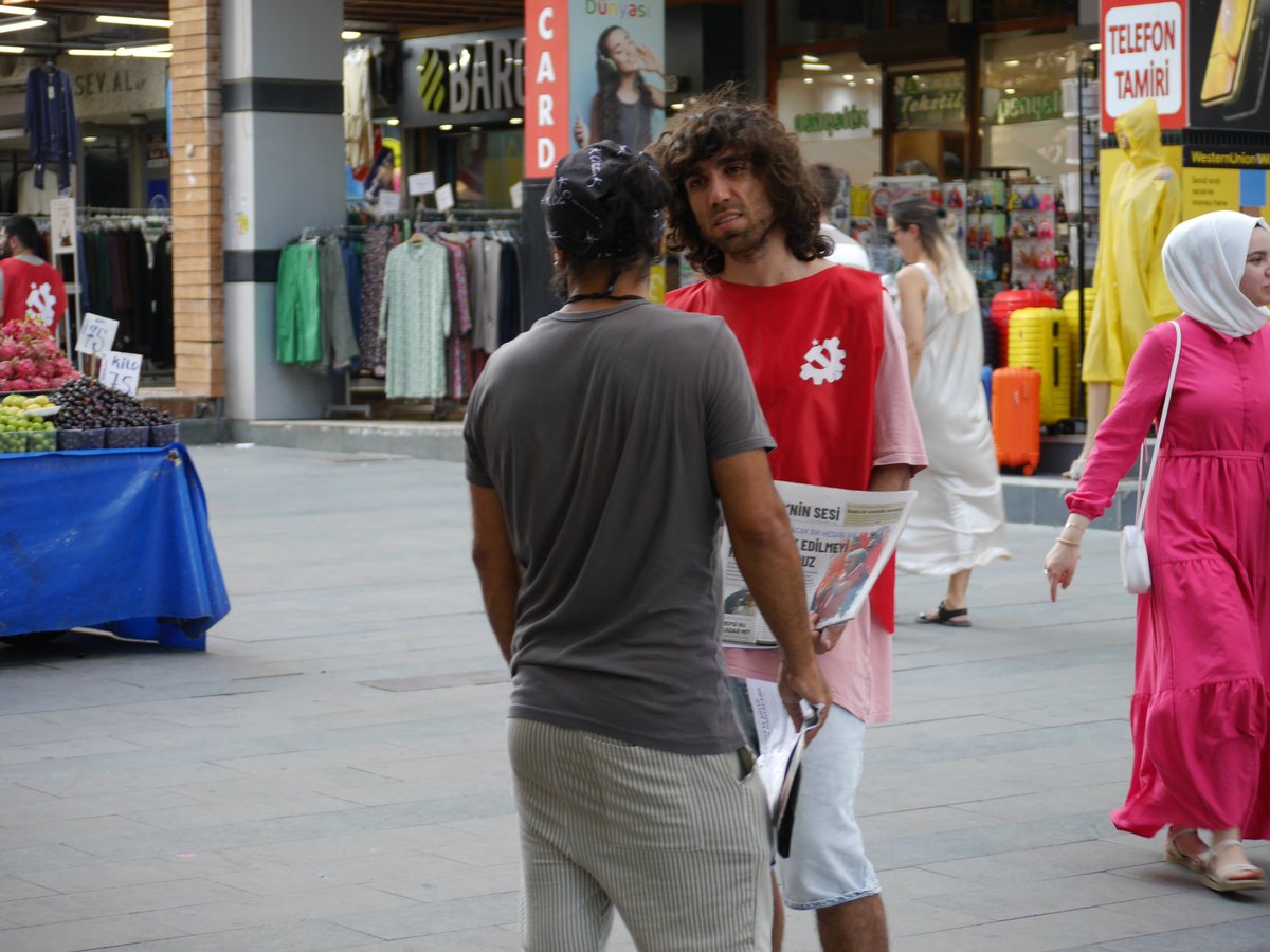 📍TKP'nin Sesi gazetesi ve bildirilerimizi Kapalıyol'da emekçilerle buluşturduk.

🚩Ücretlerde yoksulluk sınırını tartışmayacağız, şirket kârlarına el koyup emekli ve emekçilere dağıtacağız!
#TKP #Antalya

tkp.org.tr/aciklamalar/uc…