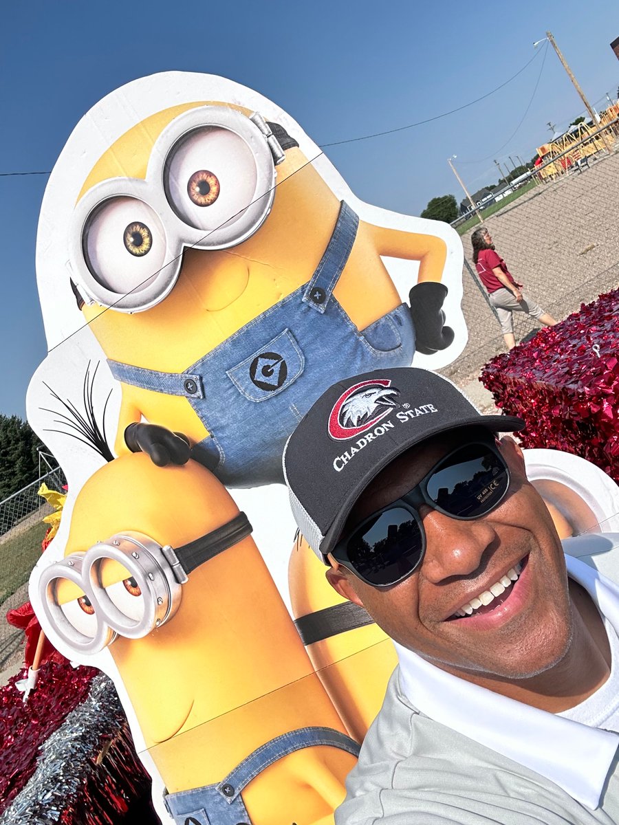chadronstate's tweet photo. CSC President Ron K. Patterson walking in the Heritage Days parade today in Alliance.  🎈🎠 🍿🎪 #chadronstatecollege #CSCeagles https://t.co/rKpG0zA7cT