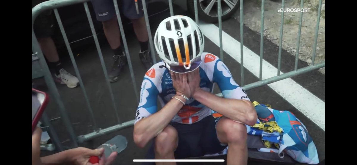 WattsUpMedia's tweet photo. Thank you @romainbardet !

You can be proud of what you achieved at Le Tour. You were part of this new French generation a few years back that showed resilience and determination. You and Pinot really inspired me as a kid.

#TdF2024 https://t.co/Gor0gyhkn3