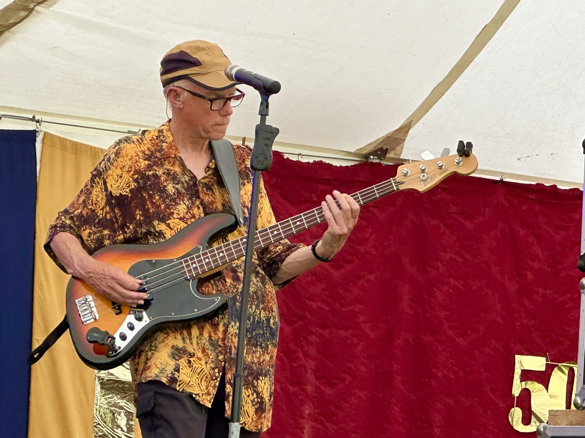 ukedukes's tweet photo. Lovely gig today at East Burgholt with the local ukulele group joining us on stage. Note, that’s Dave on bass!  #Ukulele #Music #festival #Bass https://t.co/oyl39Be1CC