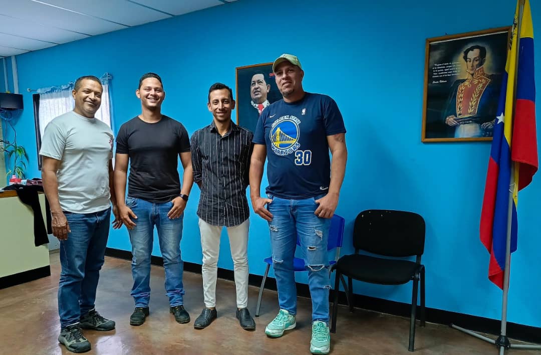 IYFormacion's tweet photo. *Sellando el compromiso*

Desde la comunidad de El Picacho del municipio Nirgua, reunidos con la empresa *AILEENTIC C.A* *(CLICK)* oficialmente conectado el Infocentro El Picacho YAR20, gracias a la buena voluntad de la empresa y de los esfuerzos del poder popular organizado... https://t.co/ZUJiH7Eevz
