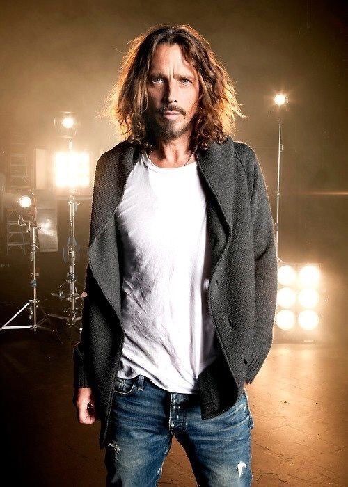 qrpress_'s tweet photo. ¡Feliz cumpleaños Chris Cornell! Hoy hubiera cumplido 60 años el vocalista de Audioslave, Soundgarden y Temple Of The Dog, considerado uno de los mejores de la historia #ChrisCornell #ChrisCornellForever #HappyBirthdayChrisCornell https://t.co/oyzWph6dxh