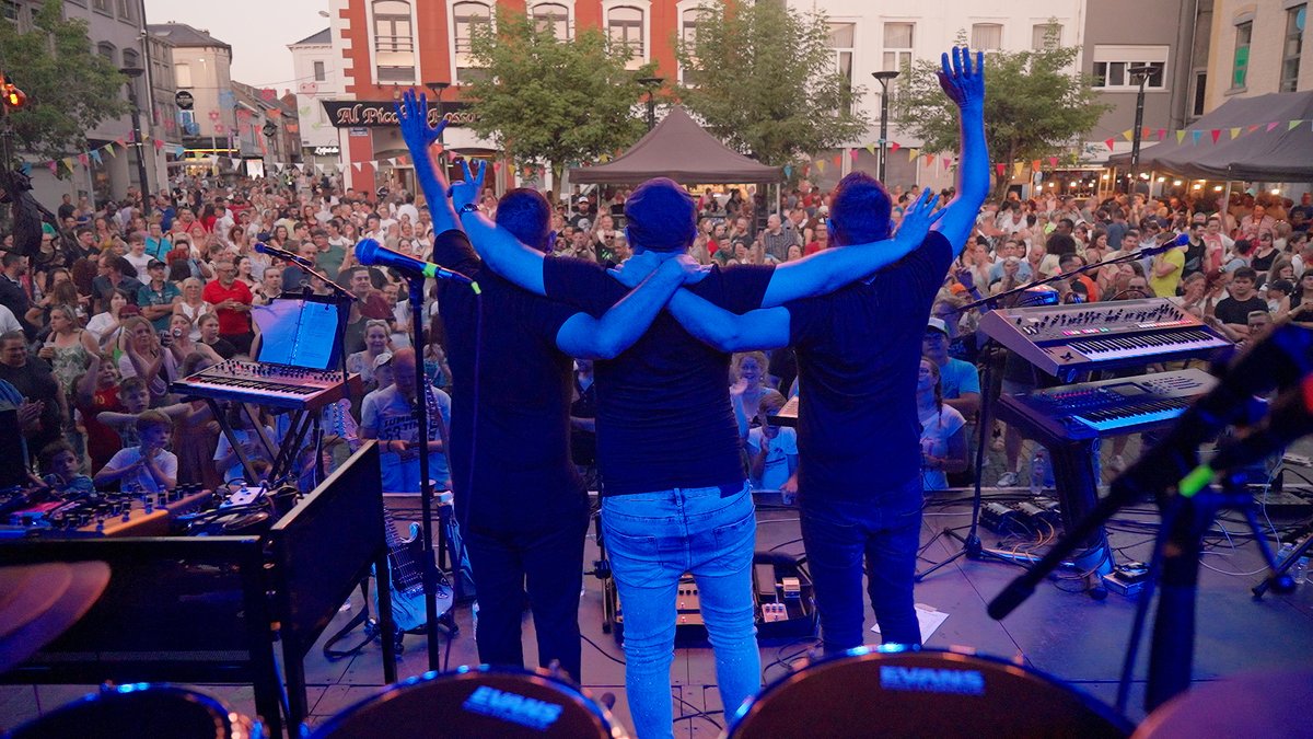munatix_music's tweet photo. A big thank you to the warm audience of Fleurus Electro Day!
You made us feel at home right away.
It was great to see you dance and enjoy yourselves while watching us play our songs live for the first time.
Seeing you react to our music was priceless! #fleurus https://t.co/Djpk3ae2qE