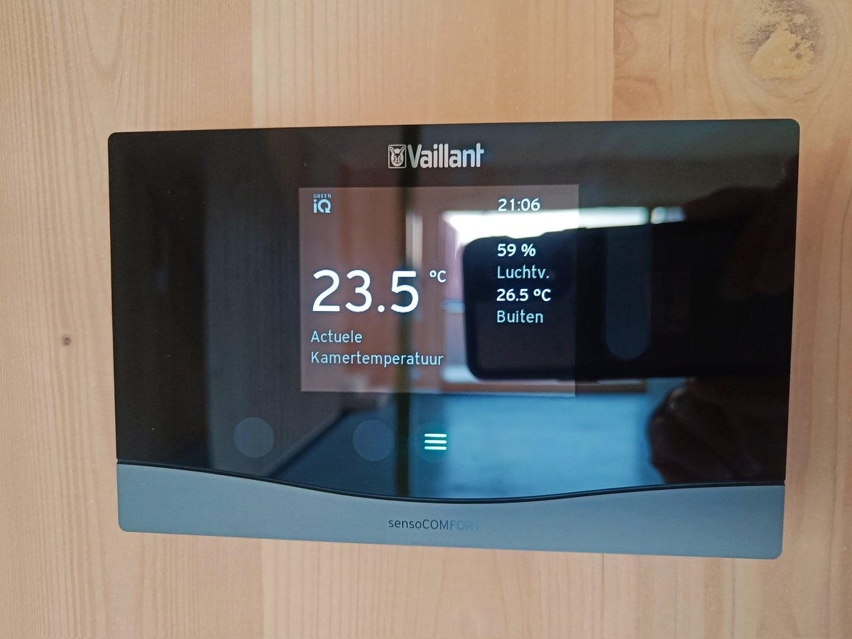 erwin_frambouw's tweet image. Wat steevast vergeten wordt bij elke vergelijkende rendements analyse tussen gasketels en #warmtepompen, is de onschatbare comfortwaarde van een aangenaam koele woning, ook bij opeenvolgende hittedagen #koeling