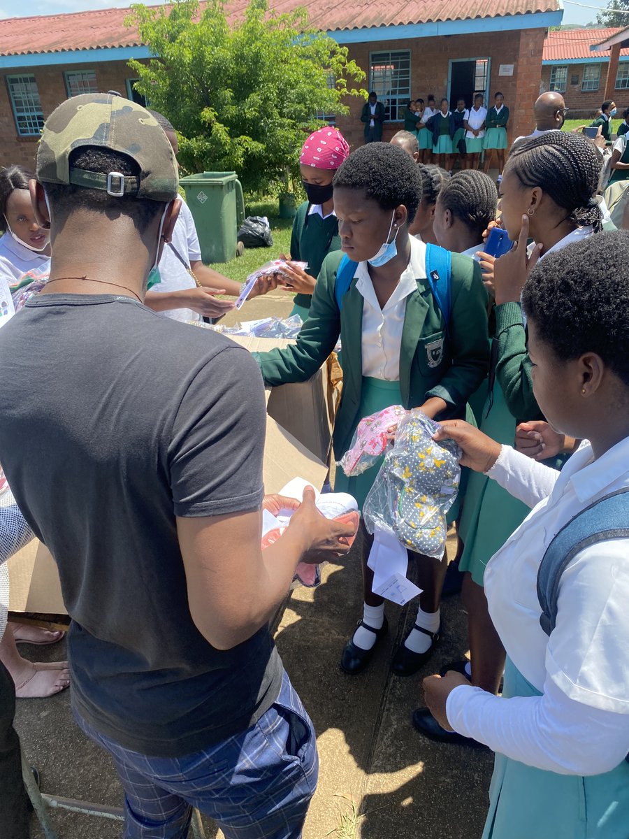 AfribizSA's tweet photo. 🌟 Proud to share that we donated 1,400 packs of reusable pads to Kwamashu Secondary School in KwaZulu-Natal with our director Ms Kacha Stepanovic! Empowering young girls with essential resources. 💪 #EmpowerHer #CommunitySupport #EducationForAll https://t.co/4wMDXq3BIj
