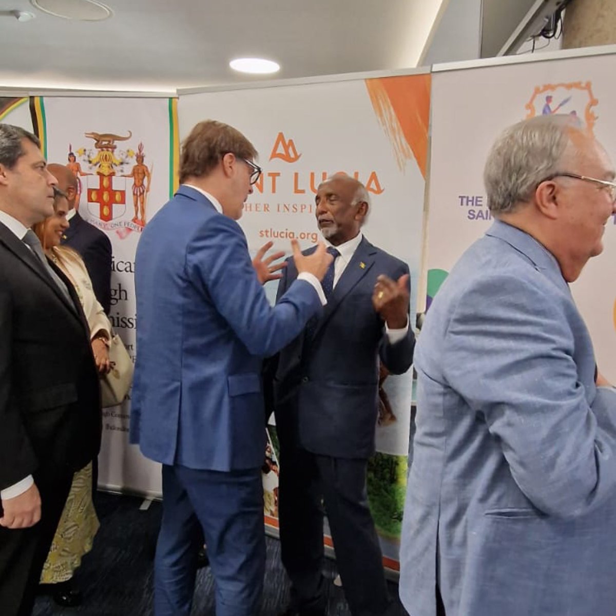 plasenciafelixr's tweet photo. Acompañamos a los Embajadores y Jefes de Misión de los países caribeños acreditados en el Reino Unido, en la celebración del Día del CARICOM en Londres. Extendimos el saludo de nuestro pueblo y exaltamos la integración, cooperación y solidaridad entre Venezuela y el Caribe. https://t.co/0UWuuDFxD3