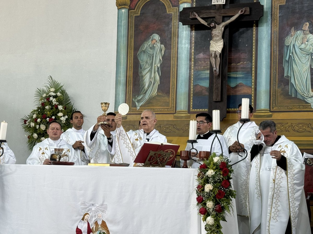 Ordenación de un nuevo Diácono para la Diócesis de San Cristóbal

El sábado 20 de julio, la parroquia Santísima Trinidad de La Fría fue el escenario de la ordenación diaconal de Xavier Alejandro Mora, un joven oriundo de Pueblo Hondo, en el municipio de Jáuregui.