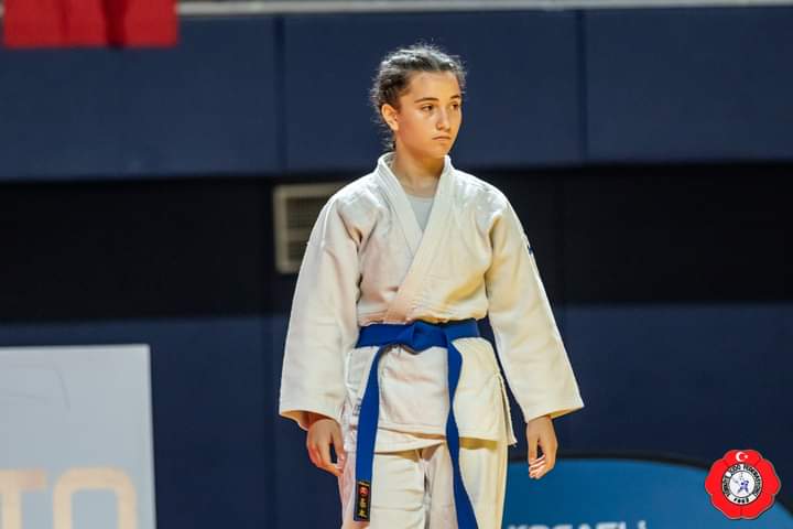 Ecrinimiz AVRUPA 3.sü 🥉

20-21 temmuz tarihlerinde Kocaeli ilinde gerçekleşen Yıldızlar Judo Avrupa kupasında  sporcum ECRİN BENLİOĞLU  52 kg 3. Olarak bizleri birkez daha gururlandırdı. Kendisini ve ailesini tebrik ediyoruz.