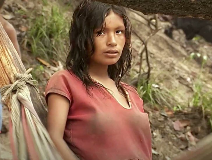 LA FELICIDAD DE NO SABER CONTAR

En lo profundo de la selva amazónica, hay una etnia que se considera una de las más felices del mundo.

La  visión del mundo de esta cultura se refleja en su lengua: no cuenta con palabras para designar colores, números o paso del tiempo.

Un🧵 👇🏼