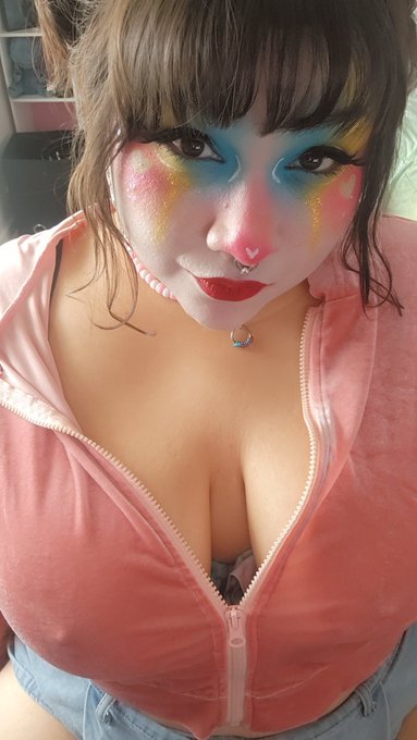 From yesterday 🥰❤️ Supposed to stream tonight for my f machine stream but feeling really sick again.<a href="/tag/dagreatbate"class="tags"><span>#dagreatbate</span></a>