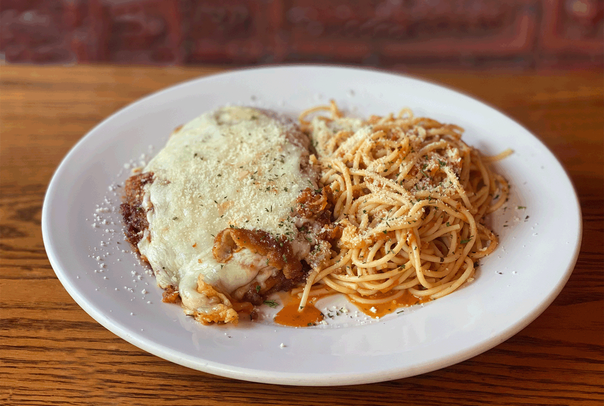 tumanstap's tweet photo. One of this weekend’s specials: Chicken Parmesano with breaded Amish chicken breast, marinara sauce, mozzarella, parmesan, and spaghetti. Available after 4 p.m. tonight and Sunday.
#chickenparmesan #chickenparm #parmesanchicken #chicagobars #weekendspecals https://t.co/S6qJ8ZXMge