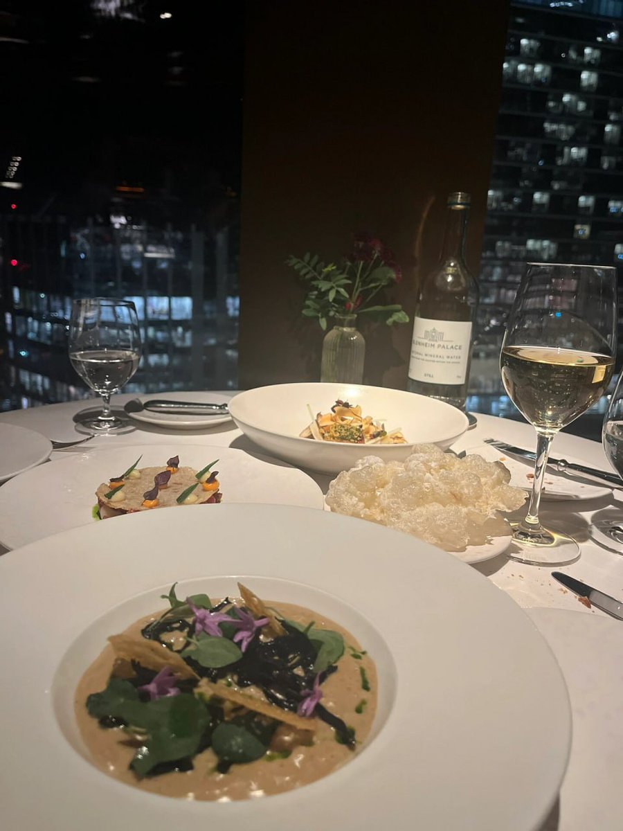 OfficialSuri's tweet photo. Dinner time = Best time. https://t.co/NZXNzG9ks3