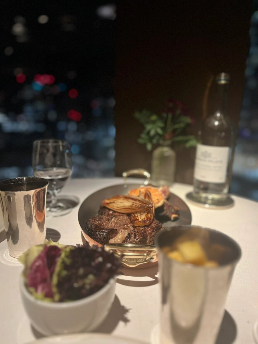 OfficialSuri's tweet photo. Dinner time = Best time. https://t.co/NZXNzG9ks3