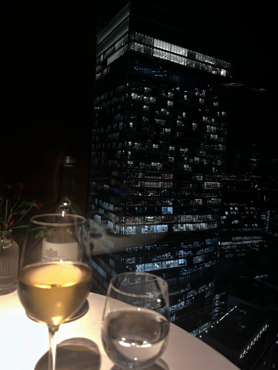 OfficialSuri's tweet photo. Dinner time = Best time. https://t.co/NZXNzG9ks3