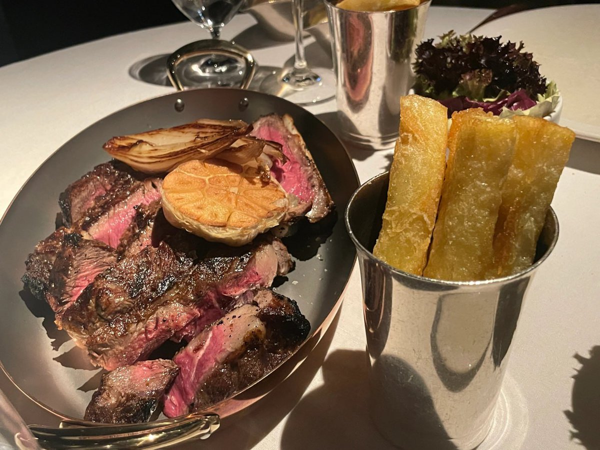 OfficialSuri's tweet photo. Dinner time = Best time. https://t.co/NZXNzG9ks3