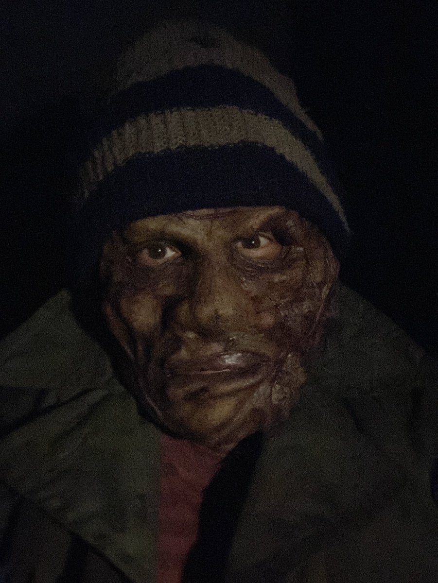 DuskySamCat's tweet image. Creeping last night under a full moonlight

Because I felt like it! He could use false teeth and contacts, but only for better photos.