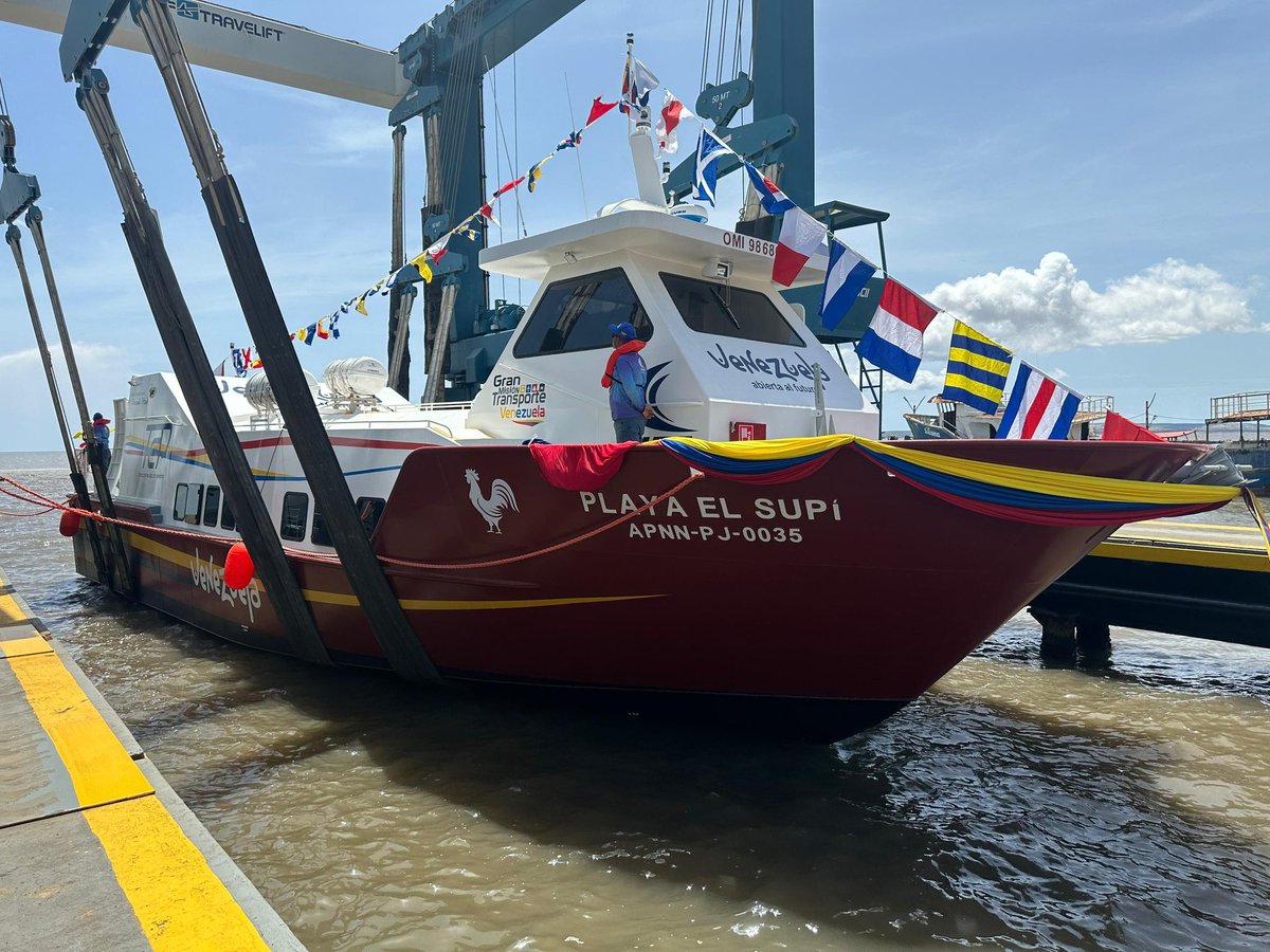 mintransporteve's tweet photo. 1/3 #AsíLoDijo | Durante el acto de botadura al mar del TAP "Playa El Supí", el ministro de Transporte, @rvaraguayan, indicó que gracias al ingenio y dedicación de la clase obrera del @inea_venezuela, la industria naval se mantiene en constante desarrollo, en aras de fortalecer aún más el transporte de pasajeros y de carga de la nación 
#VenezuelaPintaBonito