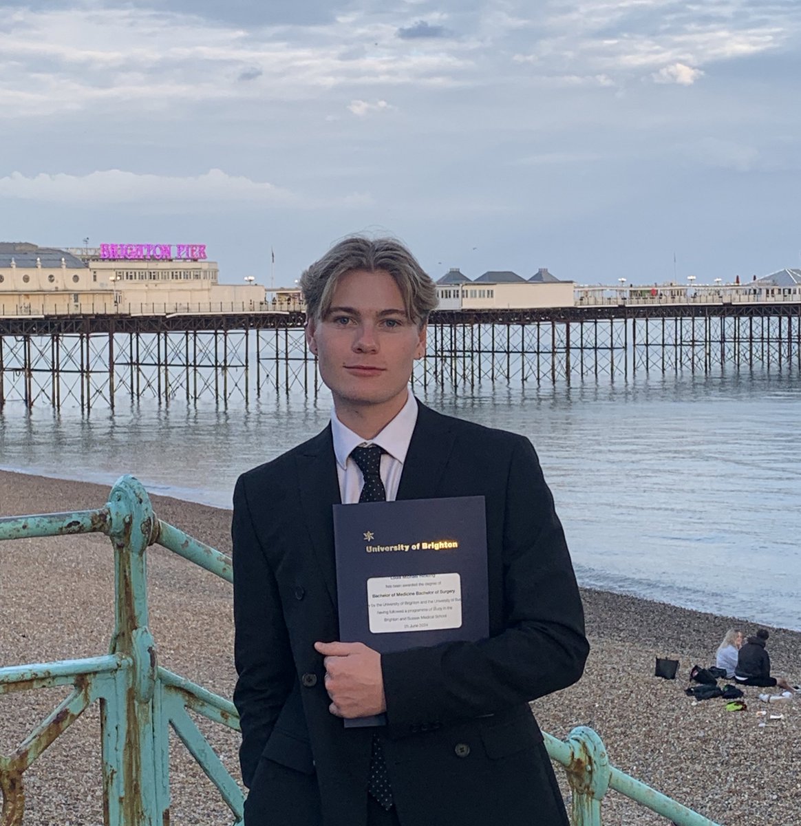 louis_hickling's tweet photo. This is the earliest picture in my camera roll and the most recent! I am so proud to finally call myself a doctor 👨🏼‍⚕️🩺 
•
Dr Louis M Hickling BMBS (PGCert pending)
•
Goodbye @BSMSMedSchool @bsmsalumni , you were amazing! https://t.co/LLZ2MdXG3g