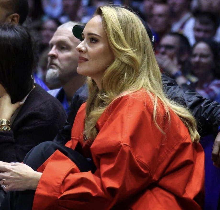 Miss ma'am looks like she's having a good time tonight ❣️