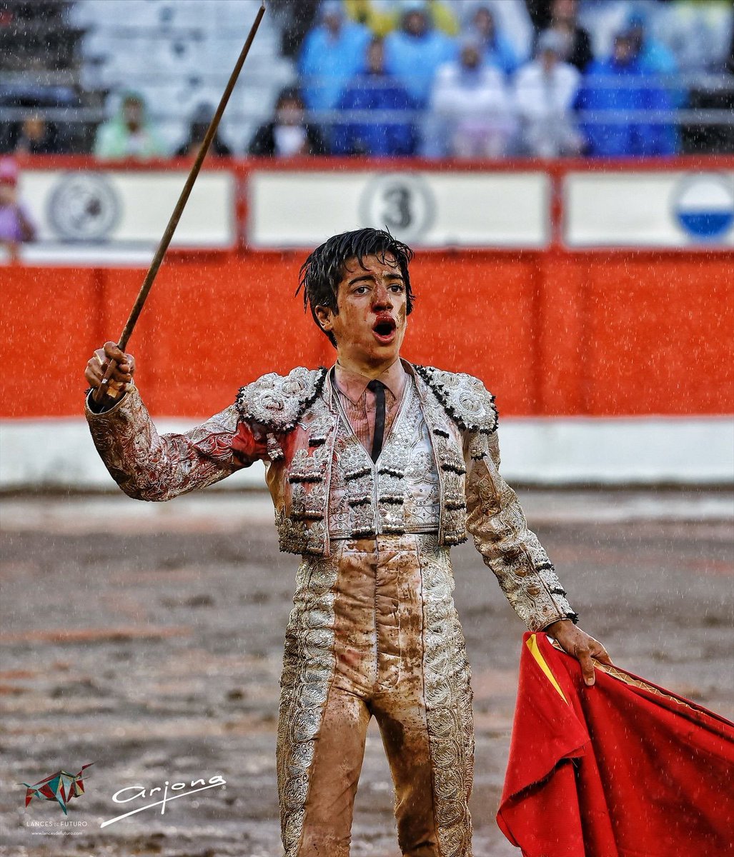 LlopisLucasESP's tweet photo. El torero es el ultimo bastión del HOMBRE en el mundo . https://t.co/pXb1LdVM3E