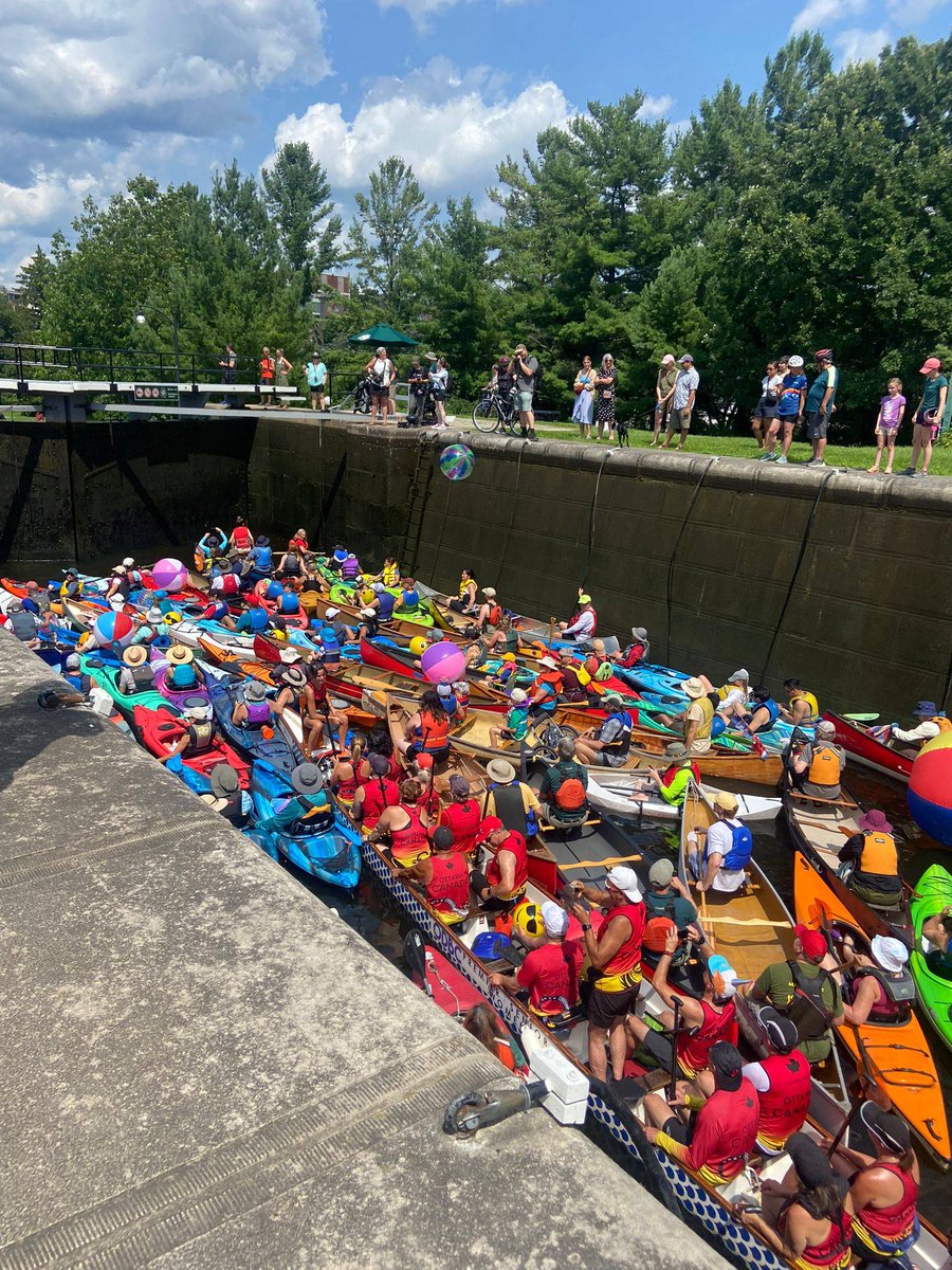 RideauCanalNHS's tweet photo. The main moment of #LockNPaddle has finally arrived! 🛶 Thank you to all the paddlers that made this day special. ♥ https://t.co/U3HvJOC24A