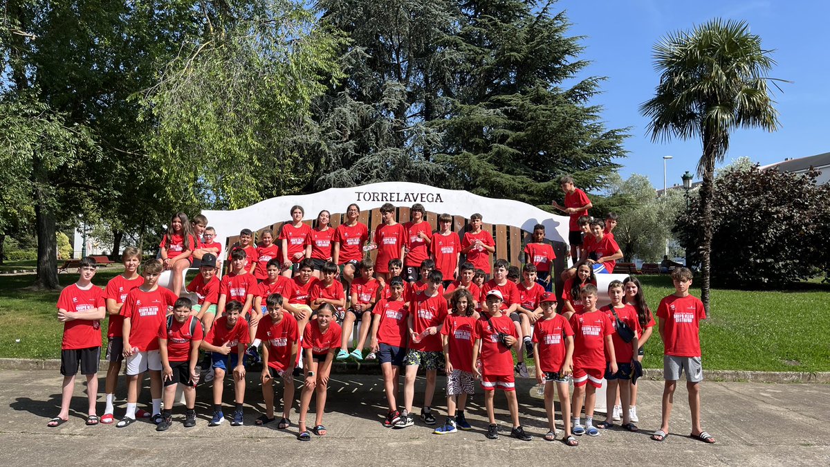 GrupoAlegaCant's tweet photo. 👉🏼 Te dejamos escoger a ti la foto oficial del II Campus de Verano David Mangas, de Grupo Alega Cantabria 

¡Gracias a todos!

#CampusdeVeranoGAC https://t.co/vCcrk6NkZD