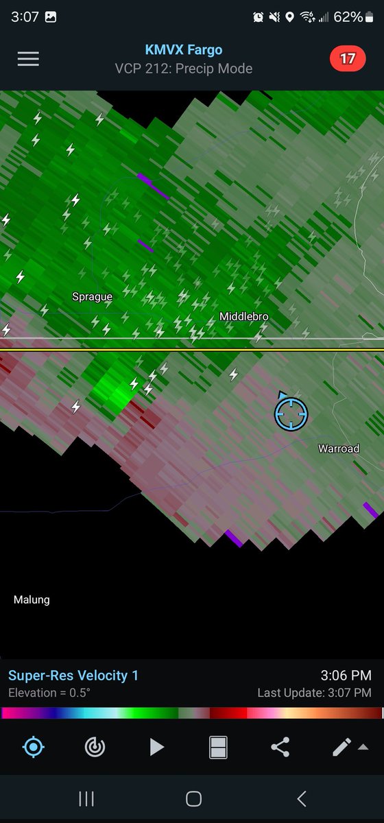 JayGold31's tweet photo. Strong rotation NNE of Roseau, MN. No warnings at this time. #mnwx https://t.co/NcuII84ynG