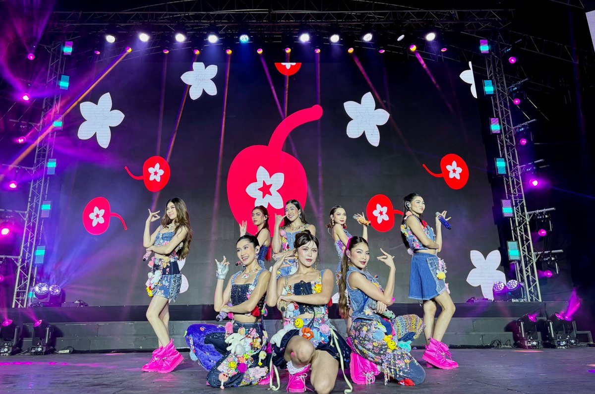 BINI_ph's tweet photo. #BINI : Gensan! We're so grateful for a night full of love and strength all around🤗💕 Salamat kaayo, langga! Sa susunod! #WaloHanggangDulo 🌸

BINIVERSE GOES TO GENSAN
#BINIverse #BINIverseGensan
#BINIverse_TheRegionalTour
#BINIversayangHulyo https://t.co/t7R2z6SEaa