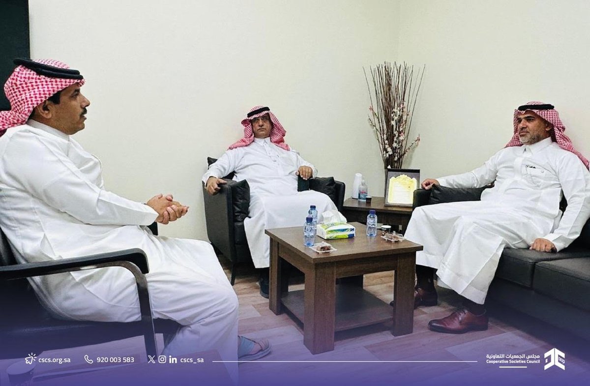 cscs_sa's tweet photo. عضو #مجلس_الجمعيات_التعاونية "ممثل المنطقة الشرقية" أ. عبدالله الشمري، يزور اليوم السبت الموافق 20 يوليو 2024م مقر جمعية الرؤية التعاونية بالدمام، يرافقه الأمين العام أ. فواز العنزي.. وفي الزيارة أطلعهما نائب رئيس مجلس إدارة الجمعية أ. فيصل الزهراني على أنشطتها وبرامجها ومشاريعها وشراكاتها الاستراتيجية. #القطاع_التعاوني
@alrowia