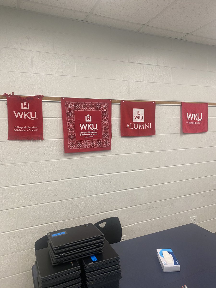 MrRobinClass's tweet photo. The rooms coming to together! Can’t wait to welcome my students to my classroom. https://t.co/Se9vQPJuMX