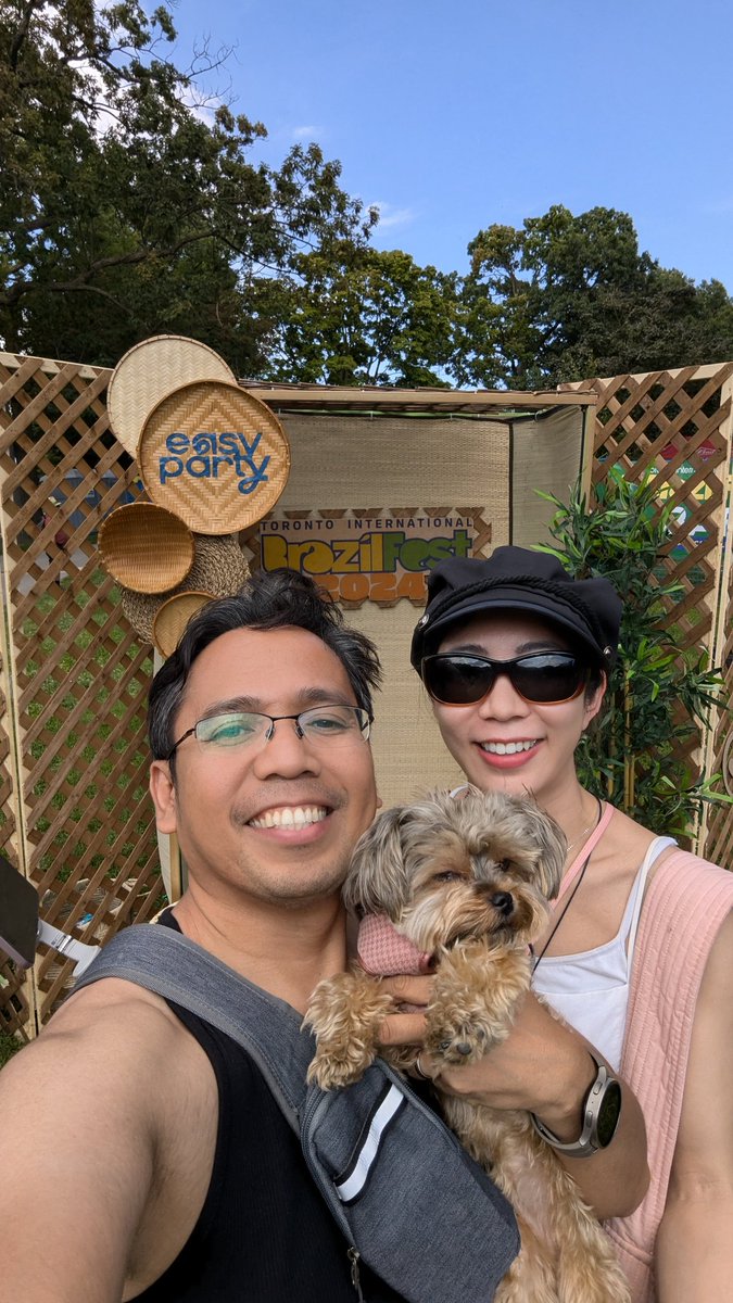 NeoRussell's tweet photo. Brazilfest is real good. Live music and Brazilian/Portuguese food. Id recommend a visit more than the others.

#TorontoFestivals #BrazilFest https://t.co/UW6UgcFcla