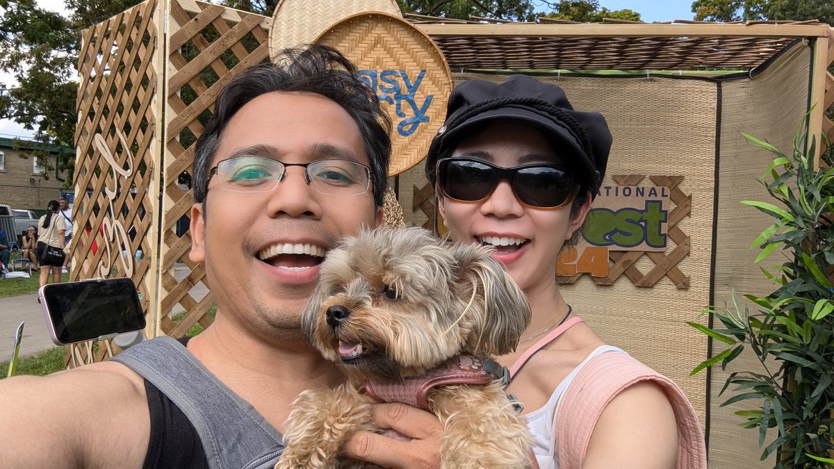 NeoRussell's tweet photo. Brazilfest is real good. Live music and Brazilian/Portuguese food. Id recommend a visit more than the others.

#TorontoFestivals #BrazilFest https://t.co/UW6UgcFcla