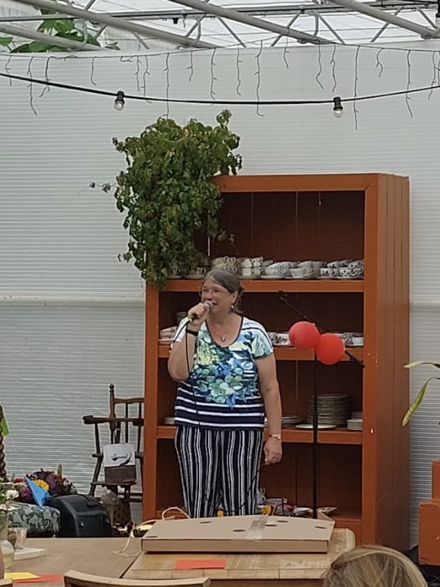 Met een laatste woord van dank aan alle collega’s, sluit ik iets meer dan 40 jaar in loondienst werken af. Dank voor ieders aandeel inspiratie en vertrouwen en de twee prachtige afscheidsbijeenkomsten met netwerk en collega’s